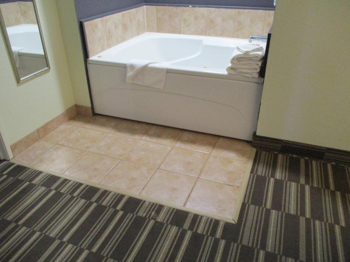 マイクロテル イン&スイーツ バイ ウインダム インバー グローブ ハイツ ミネアポリス Inver Grove Heights エクステリア 写真